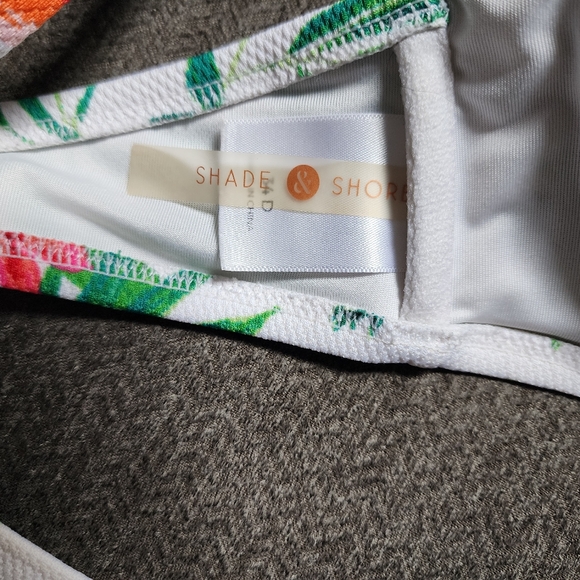 Shade & Shore Bikini Set - White Floral - Size 34D/Small - Picture 6 of 8